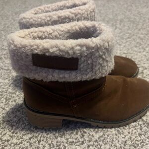 Brown Ankle Boots with Cream Fur Lining